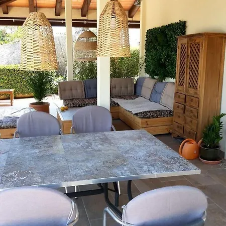 In The Caroline Denia