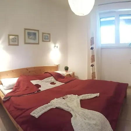 In The Caroline Denia