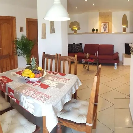 In The Caroline Nyaraló Denia