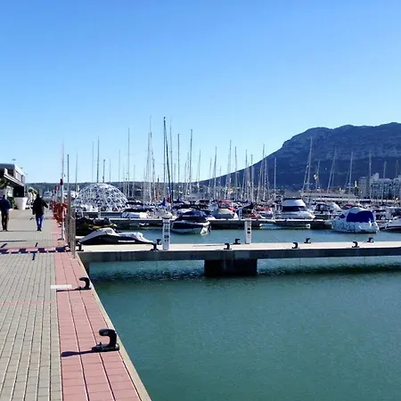 In The Caroline Nyaraló